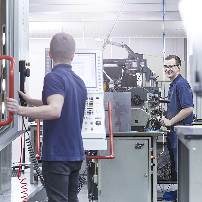 apprentice-cnc-machining-700x700